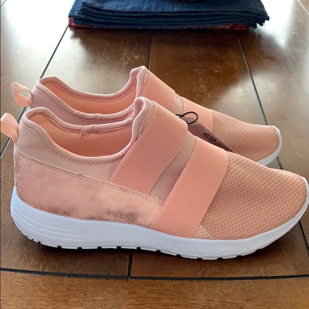 Ladies sz 9 memory foam sneakers